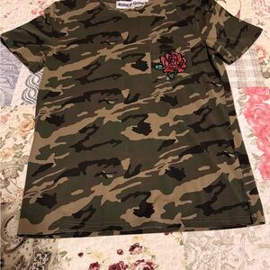Rodeo Quincy Women’s Camouflage T-Shirt with Rose Patch